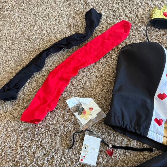 Queen of Hearts Costume - Picture 8 of 16